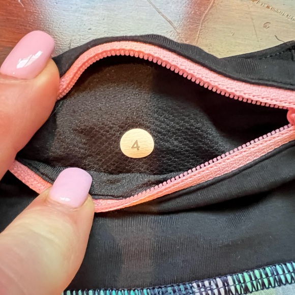 Rare Lululemon plaid speed short - Picture 3 of 4